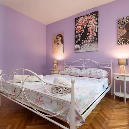 Spacious City Center - 4 Pax Apartment