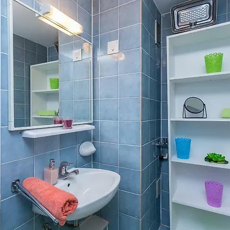 Spacious Center - 4 Pax