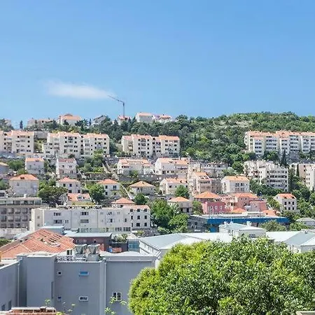 Apartment Spacious City Center - 4 Pax *