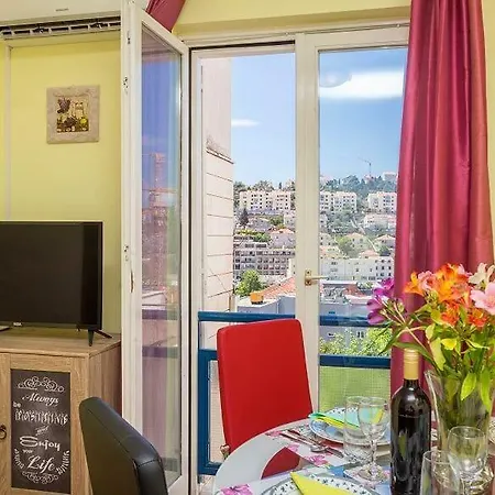 Spacious City Center - 4 Pax Apartment